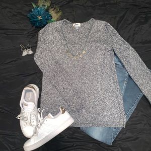 Old Navy V neck sweater 🌨